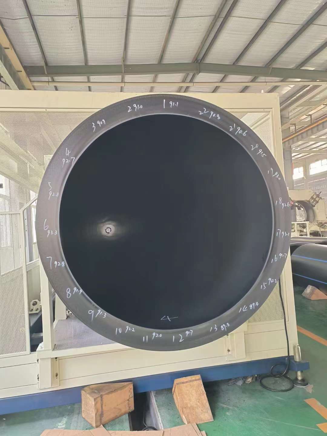 Rohre mit hoher Dicke und großem Durchmesser: So vermeiden Sie Durchbiegungen bei der Rohrextrusion