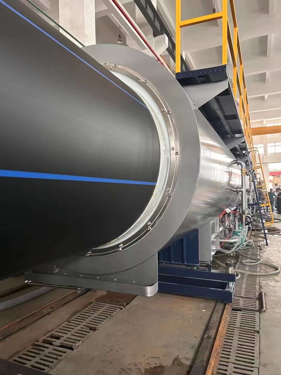 Eine neue Extrusionsproduktionslinie PE1600 (SDR13.6) wurde erfolgreich fertiggestellt und wartet auf die Auslieferung!