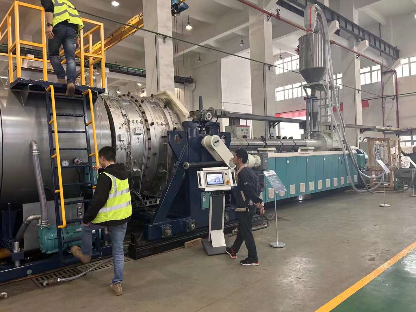 Fang Li analysiert das Prinzip, die Anwendung und die Entwicklung einer Produktionslinie für die Rohrextrusion