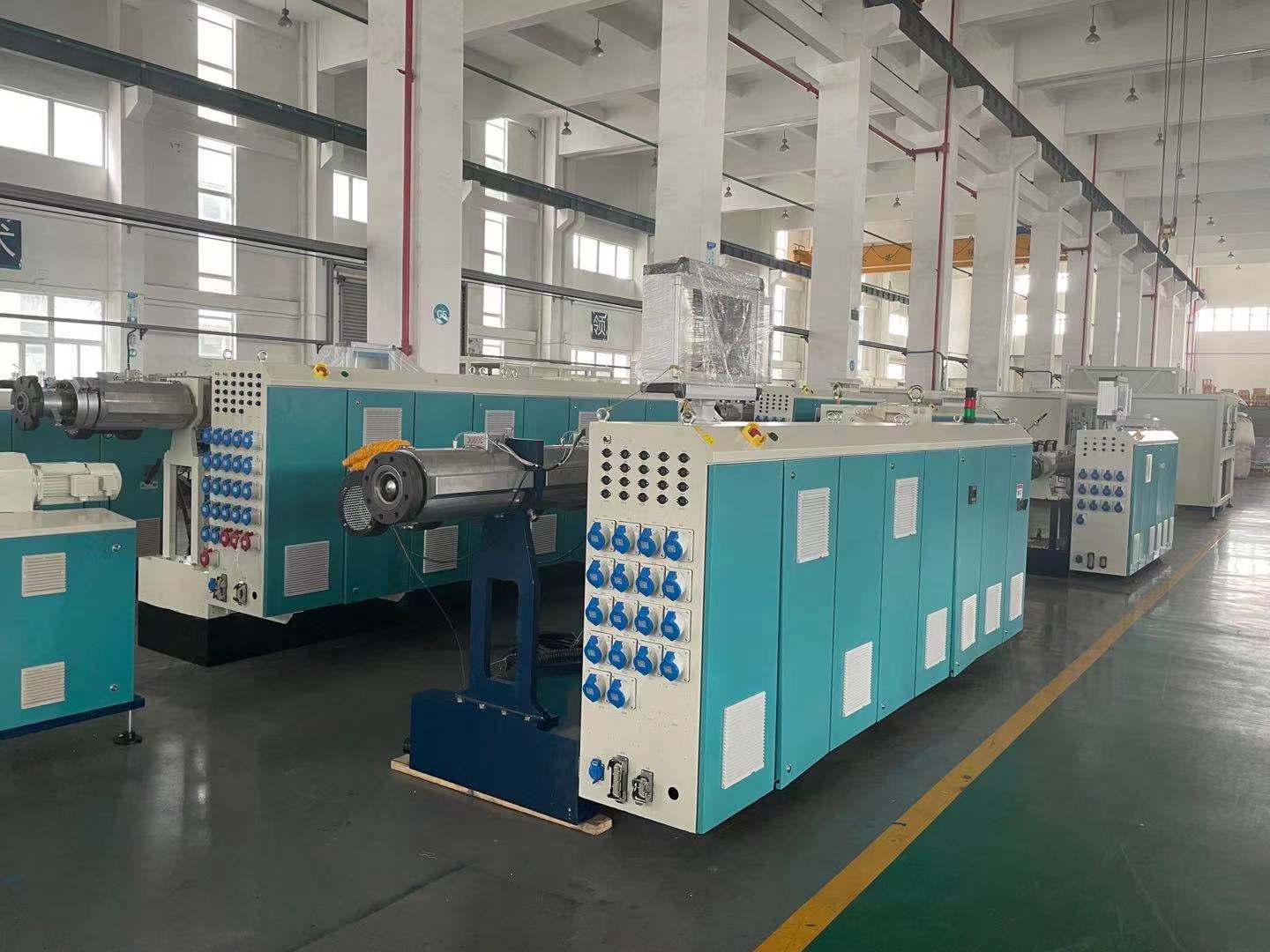 Warum werden bei der Materialverarbeitung in manchen Fällen Einschneckenextruder und in anderen Fällen Doppelschneckenextruder gewählt?